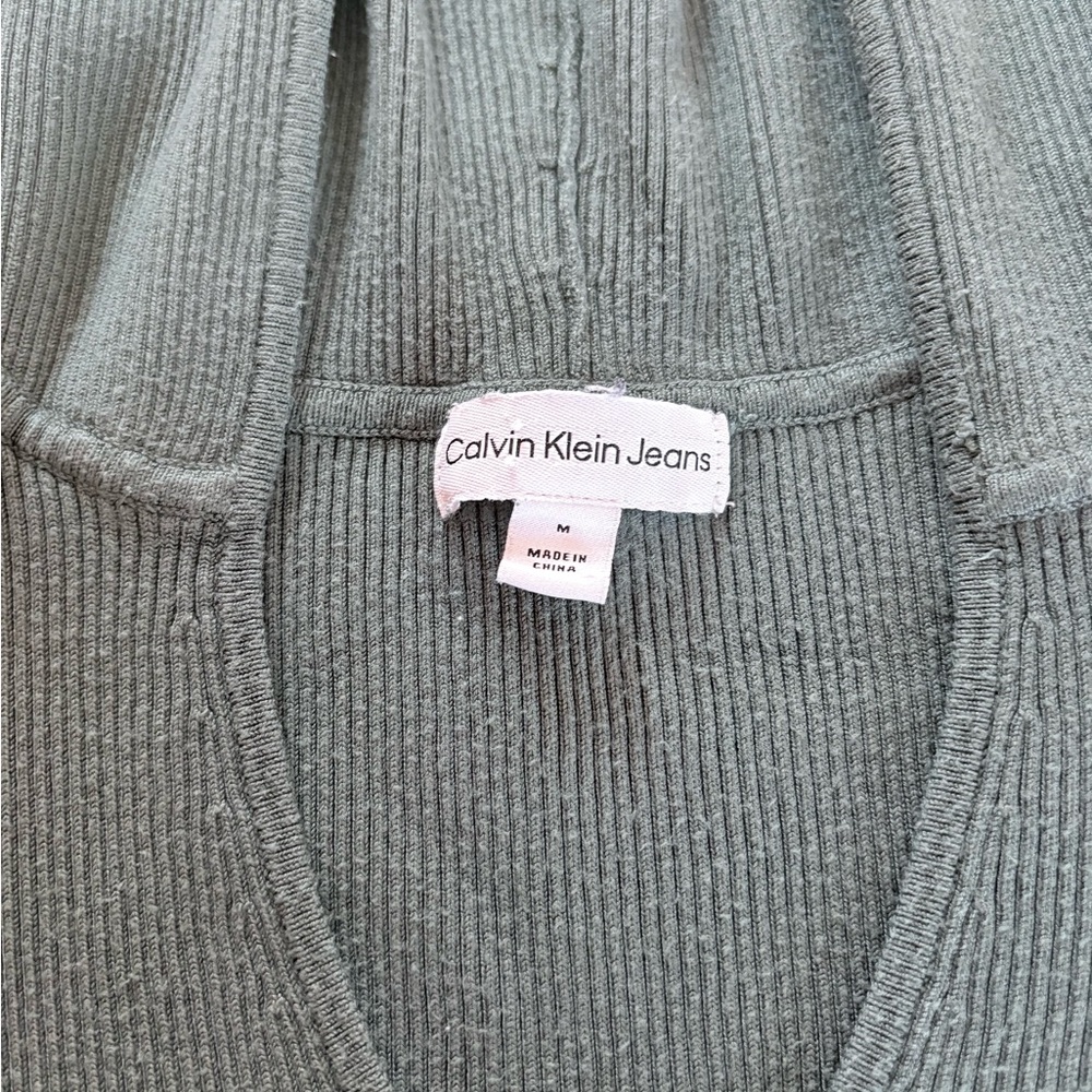 Calvin Klein Ribbed Crop Top - Picture 3 of 4